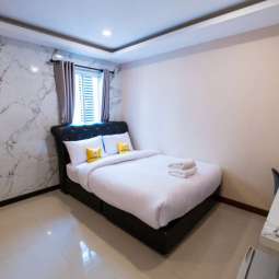 DOUBLE DELUXE ROOM (M)