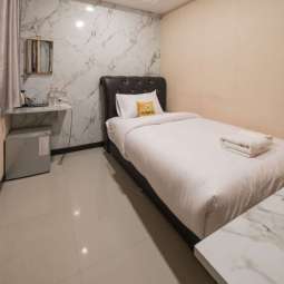 SINGLE STANDARD ROOM (S) SINGLE STANDARD ROOM (S)
