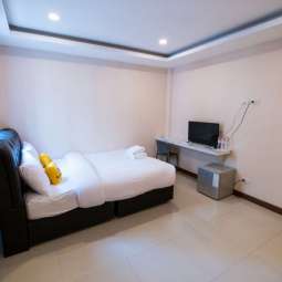 DOUBLE DELUXE ROOM (M)