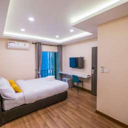 DOUBLE DELUXE BALCONY ROOM (XL) DOUBLE DELUXE BALCONY ROOM (XL)