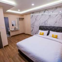 DOUBLE DELUXE BALCONY ROOM (XL) DOUBLE DELUXE BALCONY ROOM (XL)