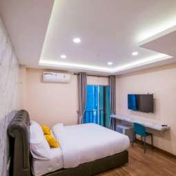 DOUBLE DELUXE BALCONY ROOM (XL) DOUBLE DELUXE BALCONY ROOM (XL)