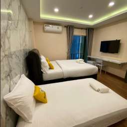 TRIPLE DELUXE WITH BALCONY (XL+) TRIPLE DELUXE WITH BALCONY (XL+)